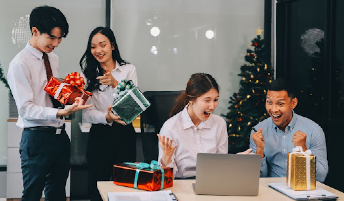 Holiday Employee Gifts & Chronobiology: Seasonal Dopamine Timing